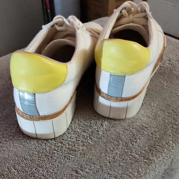 *SOLD* Dolce Vita YaYa Women's Casual Shoes sz 10M Wht/Yellow - Picture 4 of 8